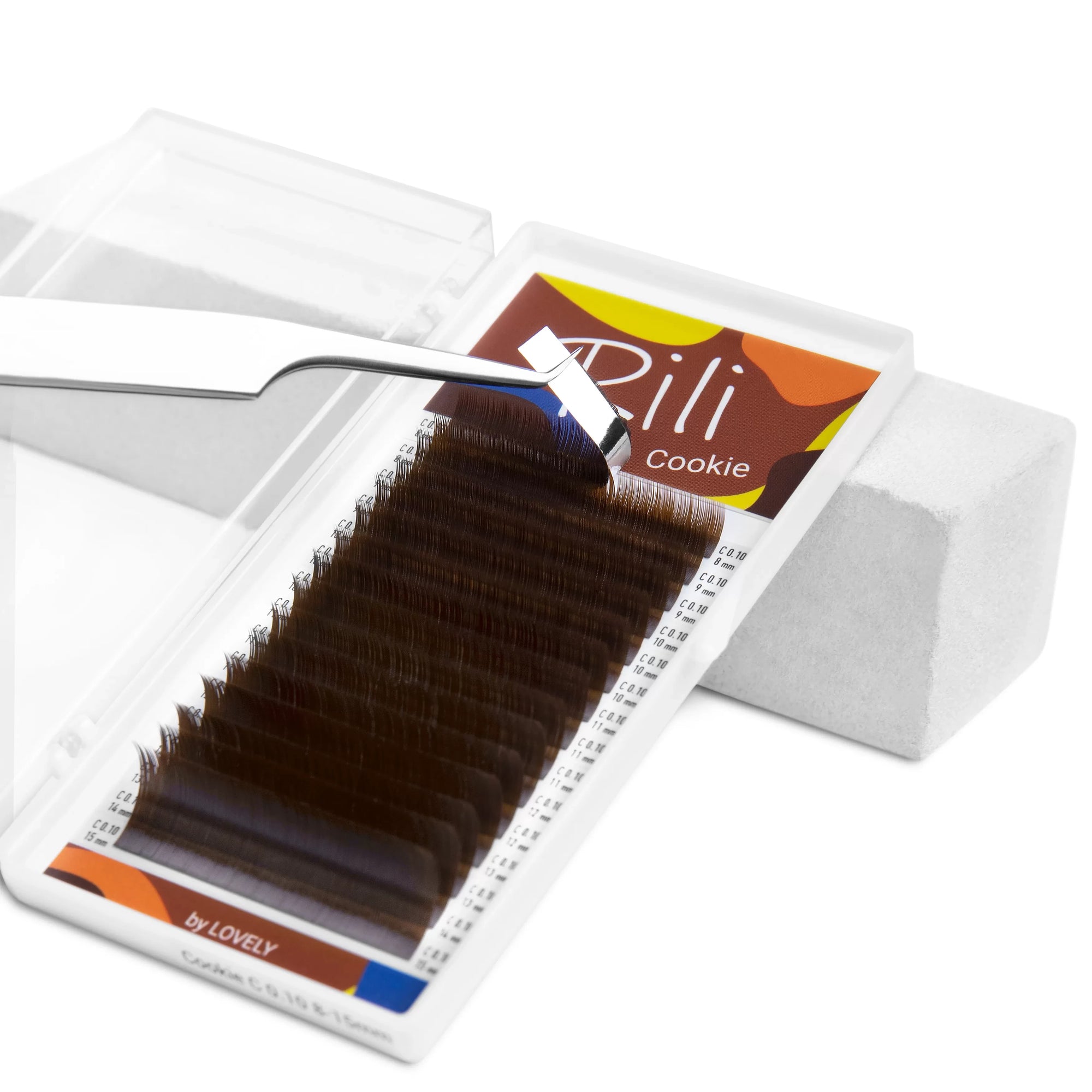 Close-up of Rili Cookie brown lash extensions showing soft milk chocolate color and premium Korean fiber quality